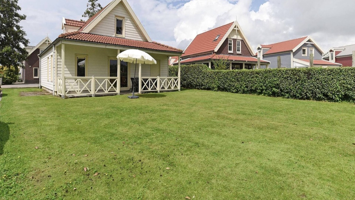Municipality of Nissewaard House | Wheelchair-Friendly Retreat