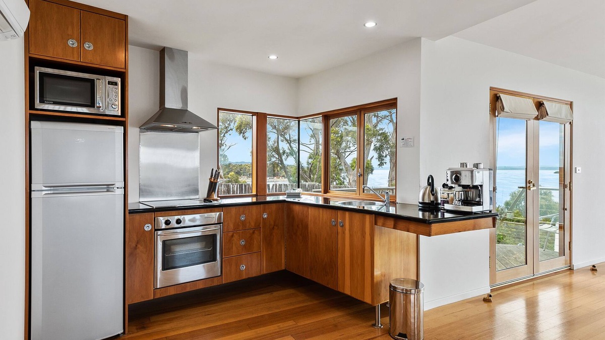 Strahan Apartment | Wheelhouse Apartments