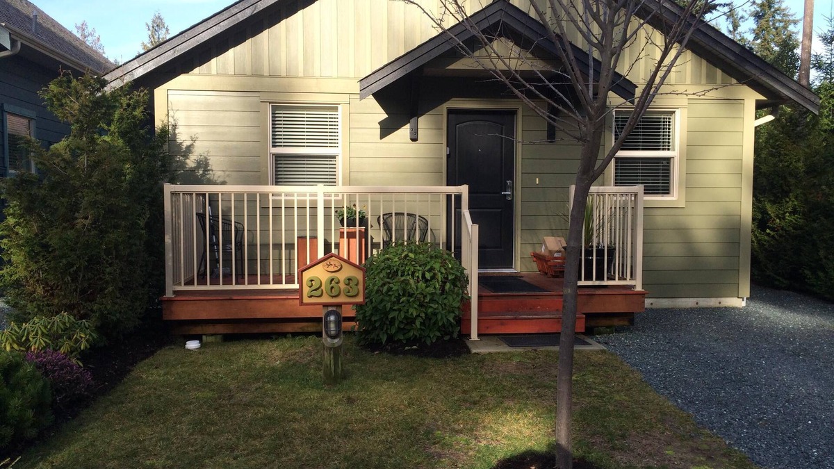 Regional District of Nanaimo Cottage | When You Stay at Hummingbird Cottage, Your Comfort is Our Priority