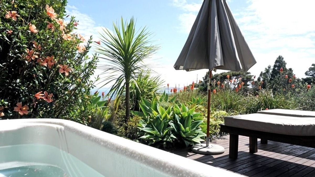 Raglan Apartment | Whenua Apartment with Spa Pool minutes from Surf Breaks