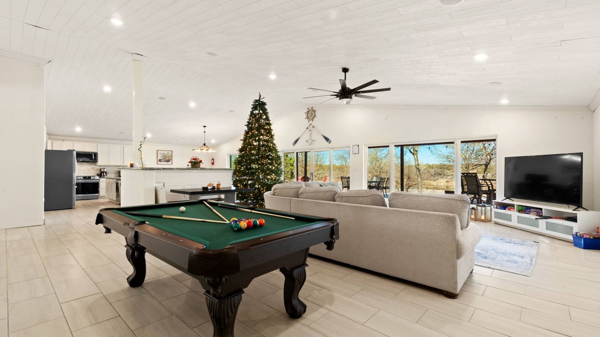 Cottonwood Shores House | Where adventure meets relaxation-Lakeview Retreat