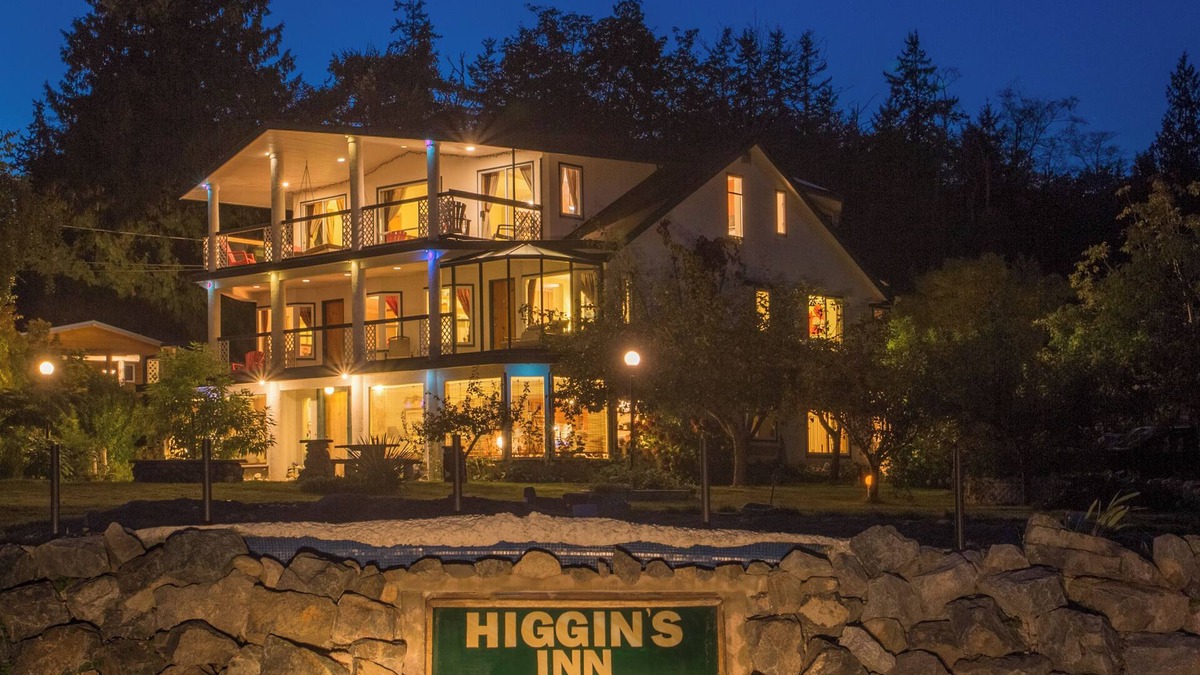 Brew Bay Apartment | Where adventures begin. Spacious hotel suites in amazing Powell River