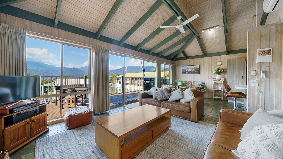 Tawonga South House | Where breathtaking mountain views meet the comforts of your own home