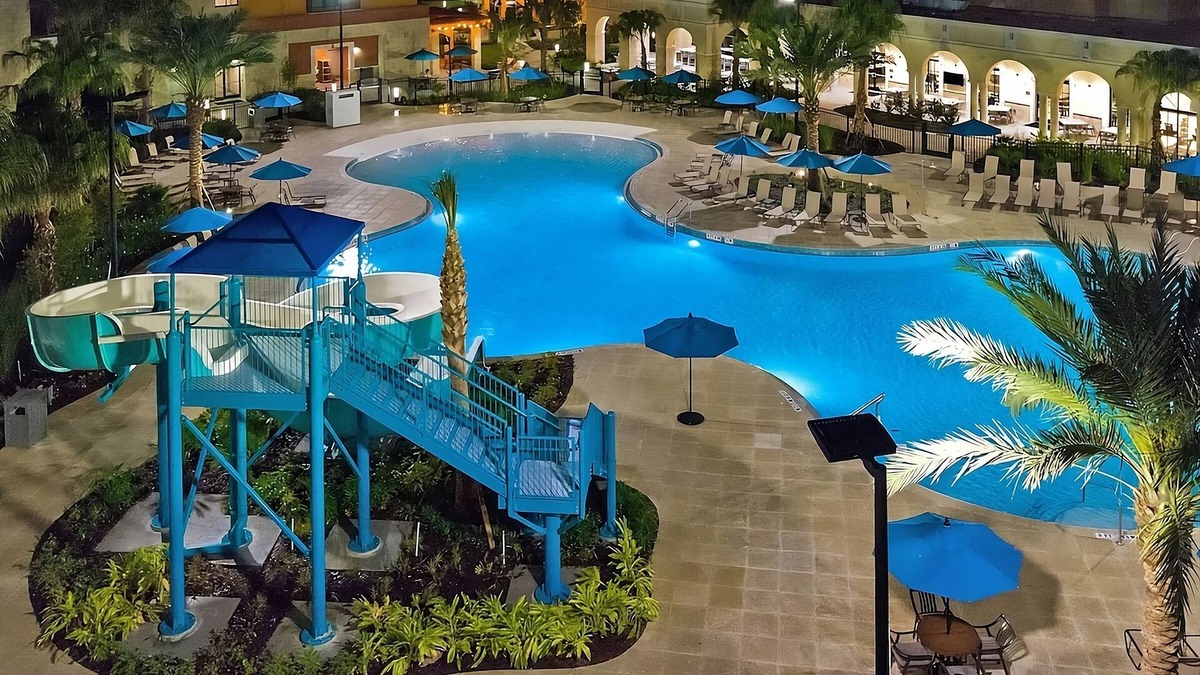 Florida Central Atlantic Coast Hotel | Where Comfort Meets Luxury! Swimming Pool, Kitchenette, Pets Allowed!