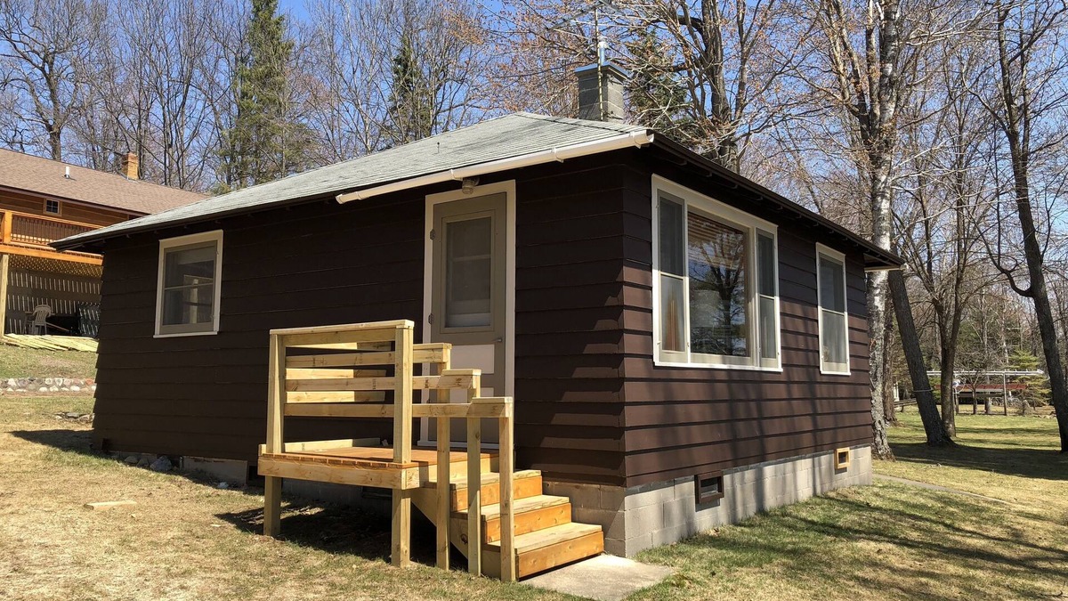 St Germain Cabin | Where eagles soar, the sun sets low, the deer are friendly.