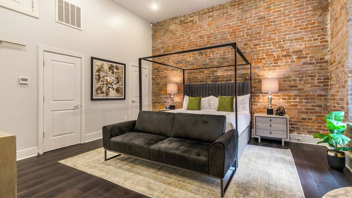 French Quarter Apartment | WHERE GLAM MEETS COZY! THE PERFECT PLACE FOR A DOWNTOWN GETAWAY! | The Sazerac
