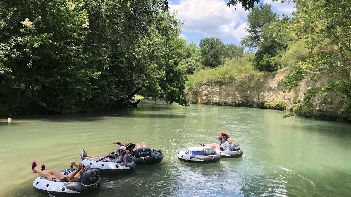 Prairie Lea House | Where good times and the river meet! Kayaks, Tubes, Hammocks INCLUDED!