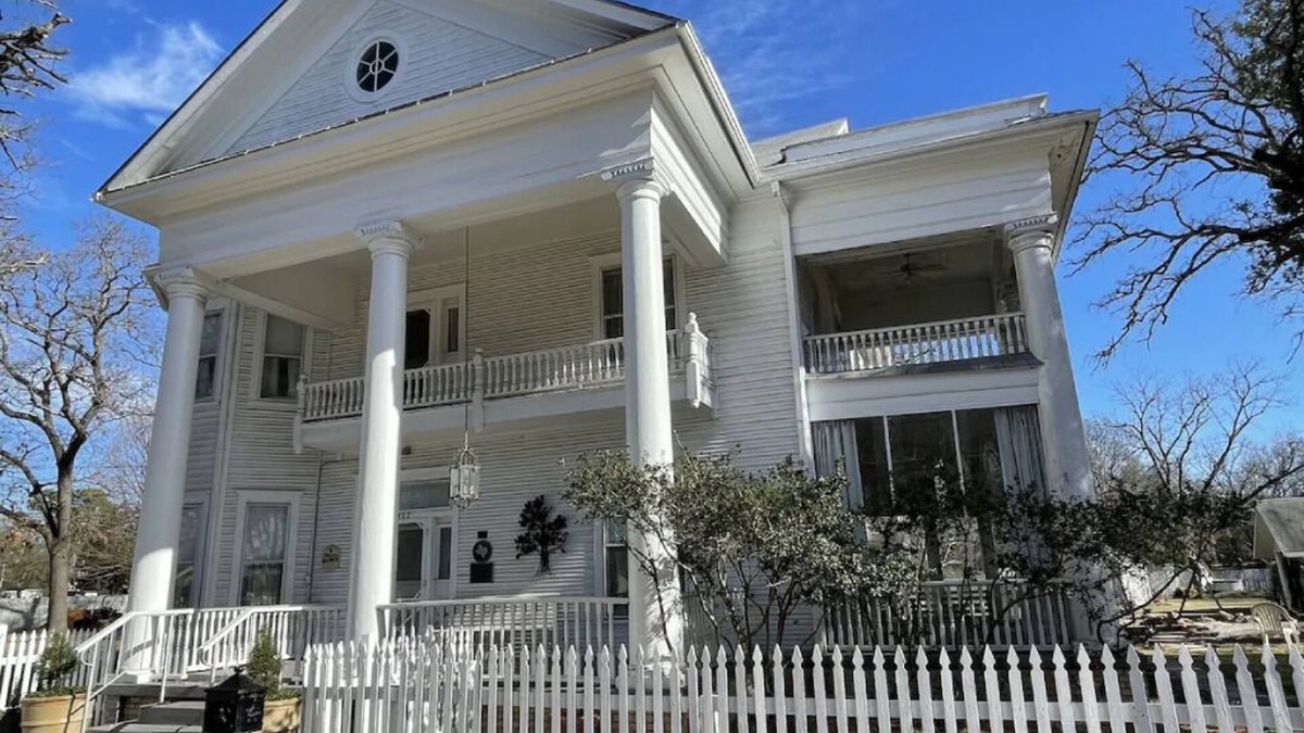 Winnsboro House | Where Modern Luxury Meets Historical Elegance