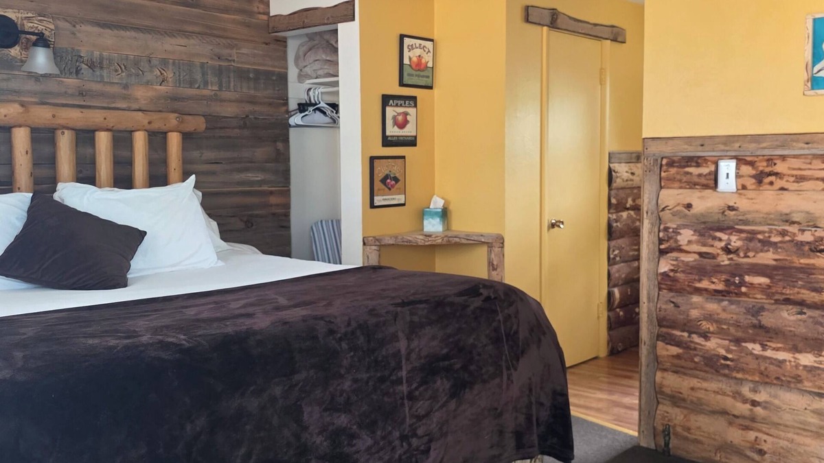 Cedaredge Cabin | Where the Creek Giggles and the Pillows Hug Back. King Bed with Full Kitchen.