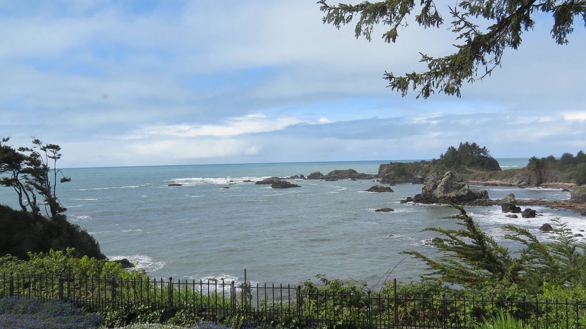 Brookings Apartment | Where the Ocean comes to Rest.