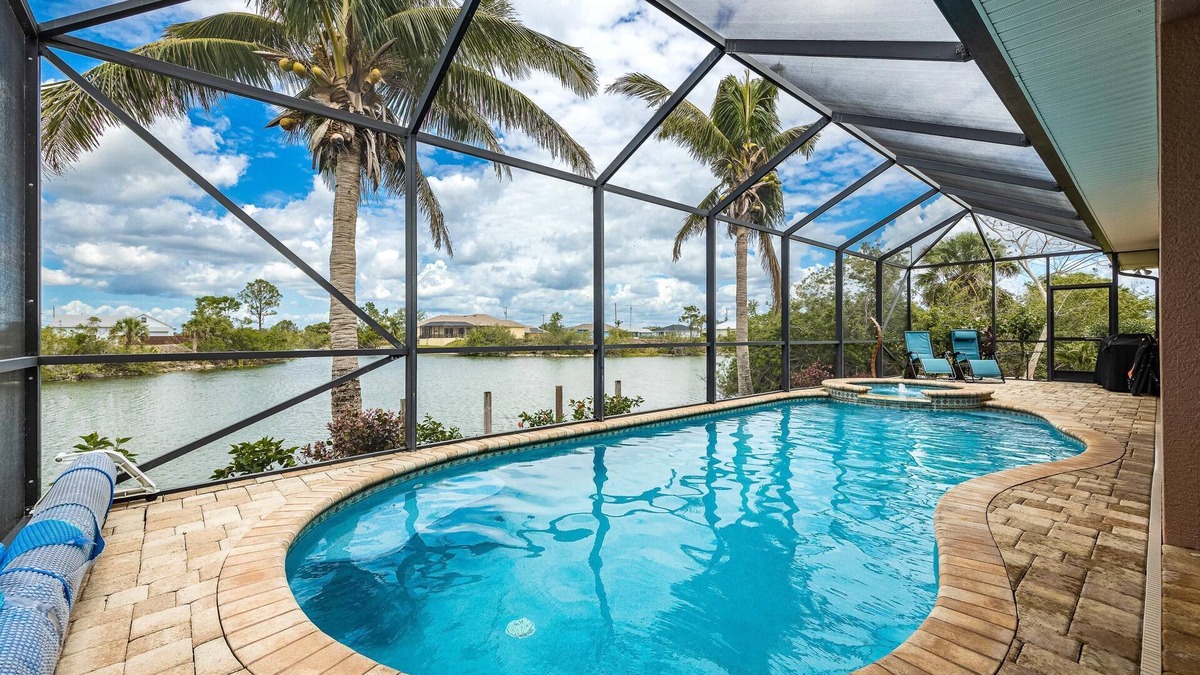 Jacarandas House | Where waters intersect and Dreams unwind! Kayak, Bikes, Heated Pool & Spa - Villa Cayman - Roelens