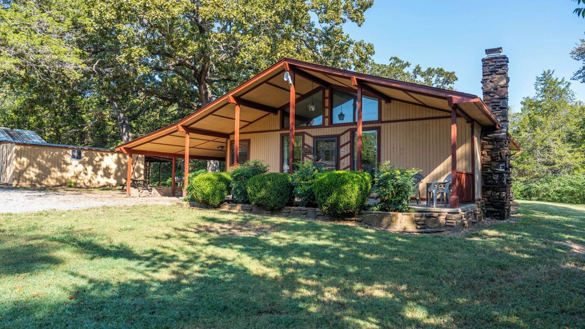 Weatherford House | Where You’ll Have the Most Fun! Minutes’ Drive to Peek-A-Boo Petting Zoo