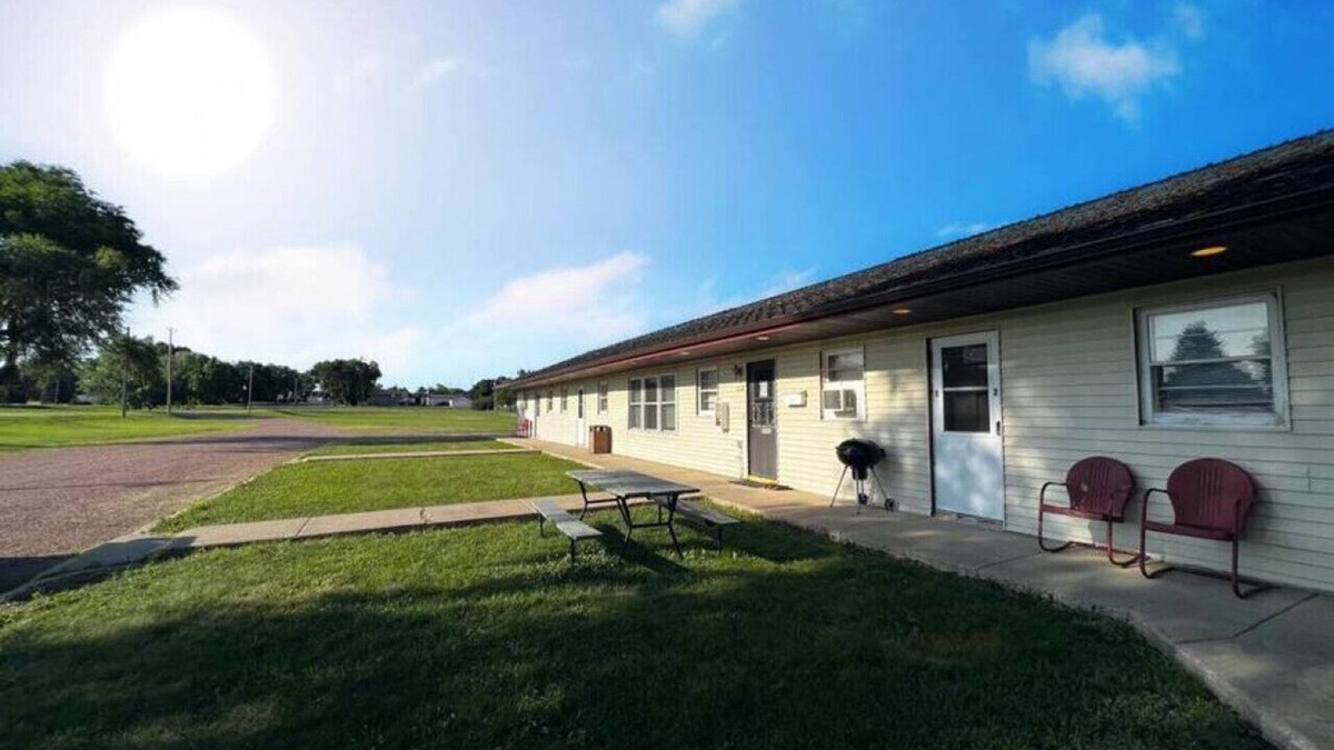 Bonesteel Hotel | Whetstone Bay Lodge Room 5 - Sleeps 2 · Whetstone Bay Lodge Room 5 - Sleeps 2