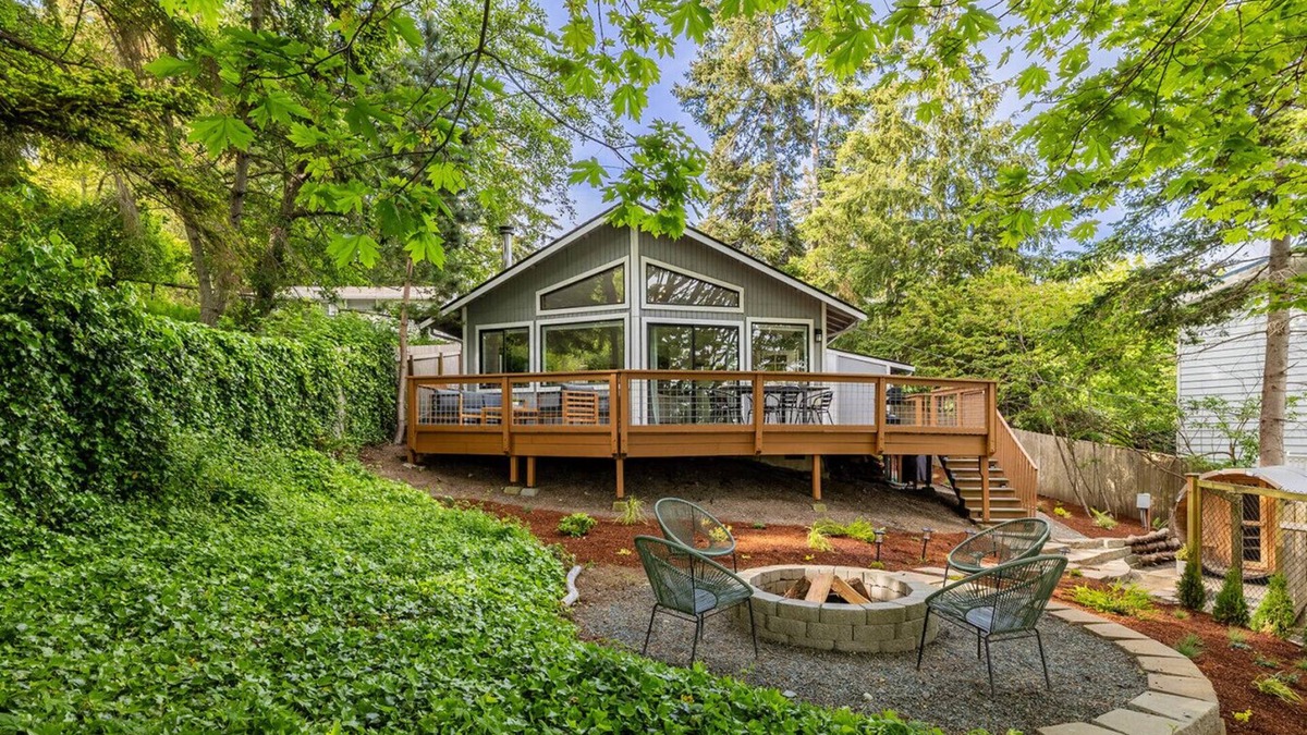 Clinton Cabin | Whidbey Island A-Frame 2BR | Beach Access | Sauna