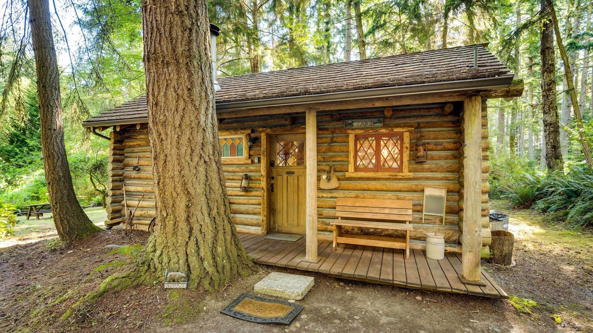 Greenbank Cabin | Whidbey Island Cabin w/ Deck & Gas Grill!