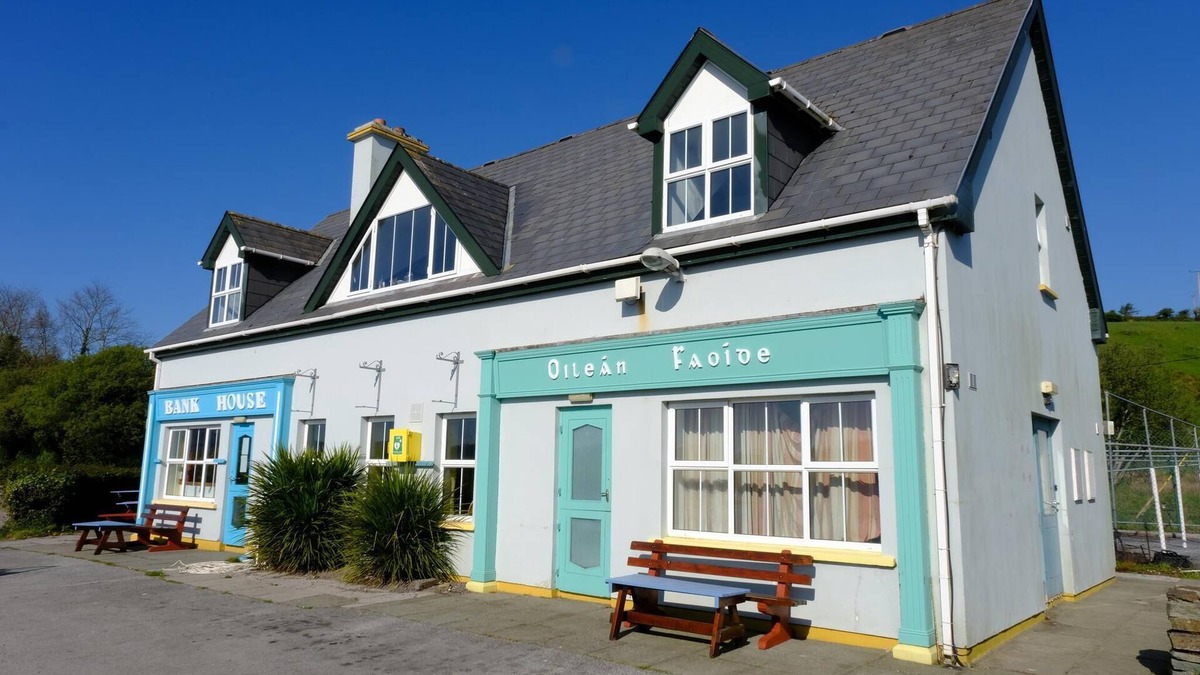Ardnatrush Bed & Breakfast | Whiddy School House Accommodation