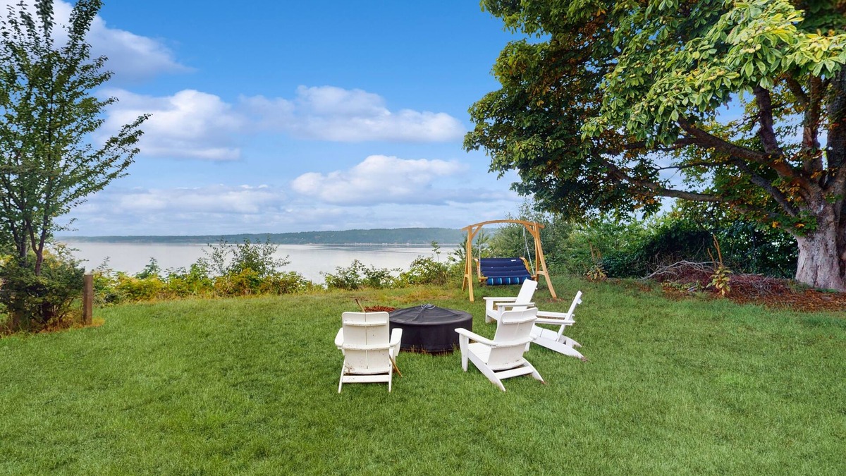 Langley House | Whimsical 1940s waterview gem with sweeping sea views, wildlife, & near town