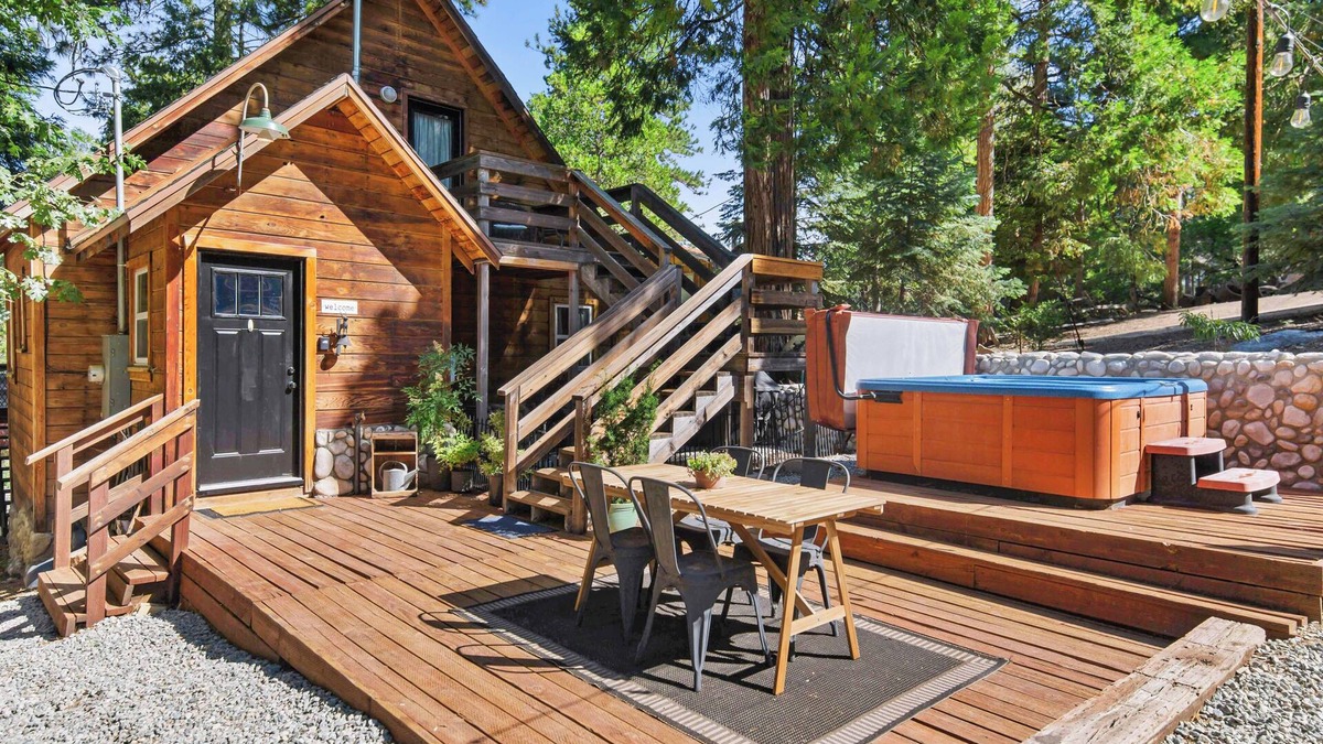 Pine Cove Cabin | Whimsical Cabin *Spa, Fireplace, Pet Friendly*