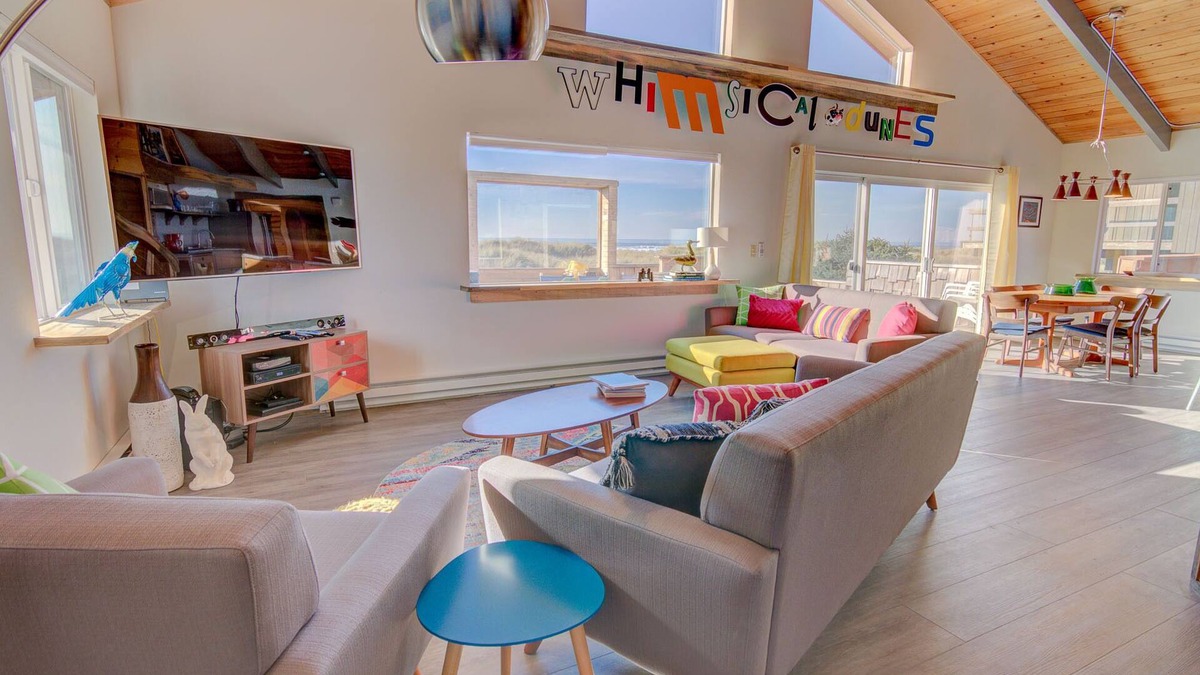 Bayshore House | Whimsical Ocean Front Home! Hot tub & Dog Friendly!