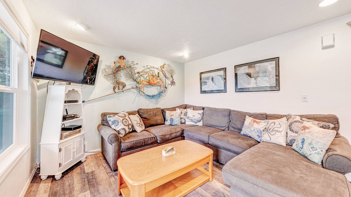 Sandpiper Village Cabin | Whimsical Oceanview Home with Private Hot Tub & Nearby Beach Access - Dogs OK