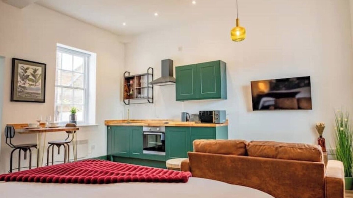Pontrilas Apartment | WhiskAwayStays - Foregate Studio - No. 6