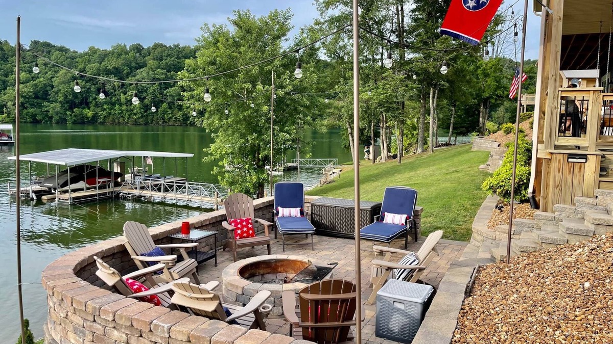 Tullahoma House | Whiskey Cove, Lakeside Fire Pit, Private Dock, Easy Water Access on Calm Cove, 5BD 2BA Sleeps 12
