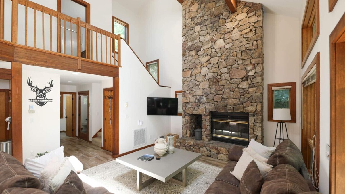 Nellysford House | Whiskey Ridge - Luxury Mountaintop Family Retreat * Dog Friendly * Hot Tub