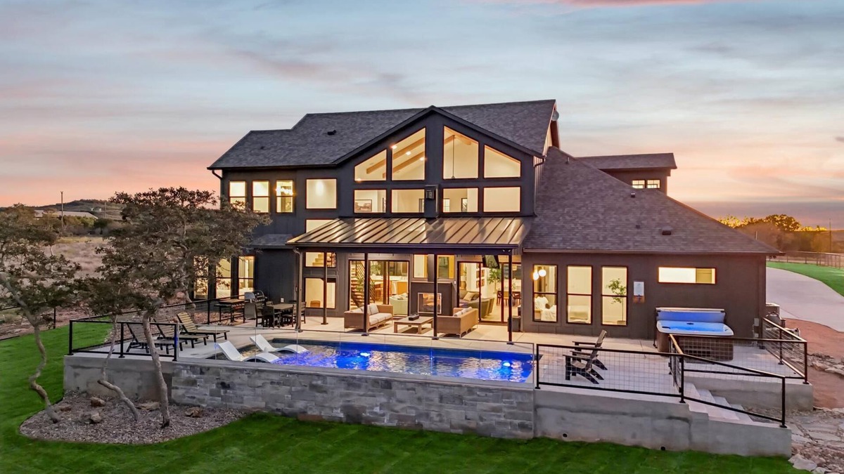Palo Pinto County House | Whiskey Rock 5 bed/4.5 bath w pool/hot tub and game garage