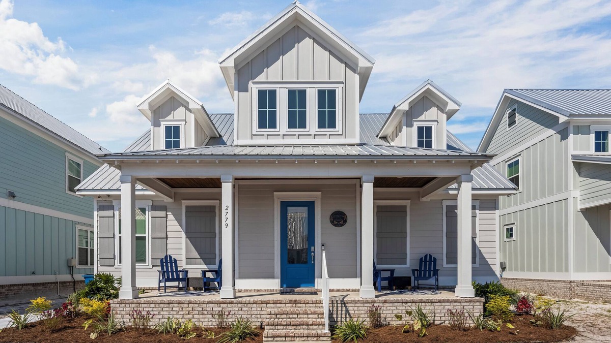 Orange Beach House | Whiskey Sands- 4 Private Suites, Fenced Yard, Close to Pool, Walk to the Beach!