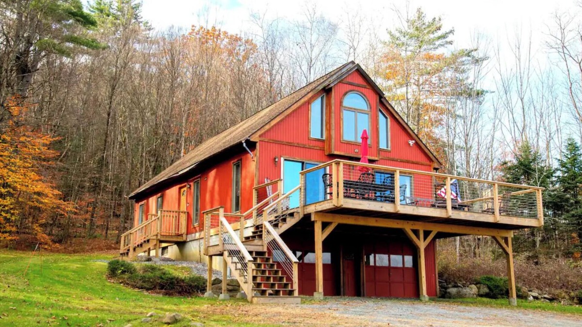 Chester House | WhiSki Cabin - 12 Acres With a Mountain View!