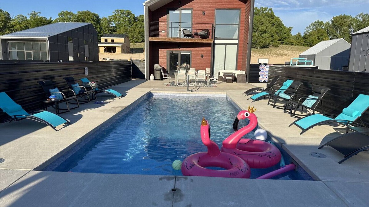 Stevensville House | Whispering Dune Retreat - POOL OPEN TILL OCT