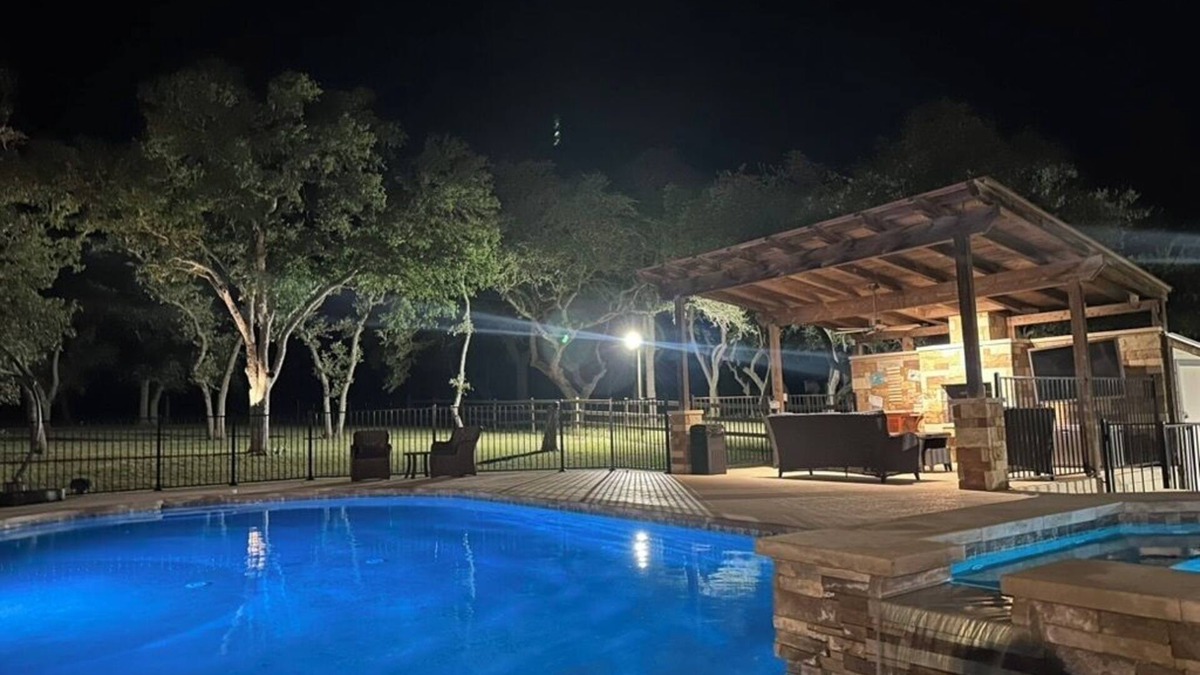 Dripping Springs House | Whispering Oaks Estate: Pool/Spa/Fire Pit/10 Acres