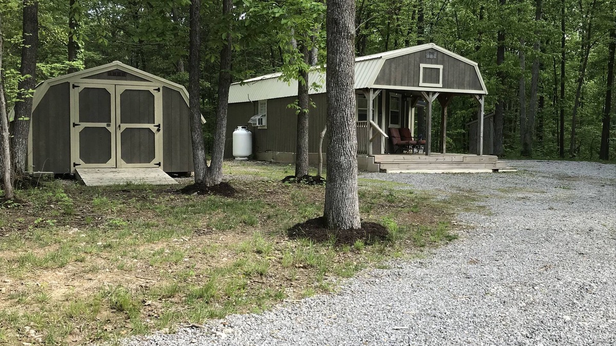 Bluford Cabin | Whispering Oaks - Cozy cabin in the woods