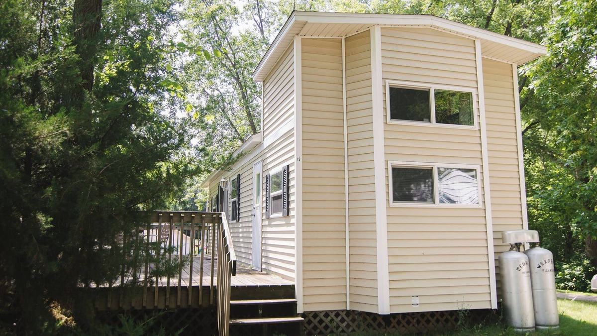 Richmond Cabin | Whispering Pines. 1BR +loft, w/queen hide-a-bed. Lake view, beach access.