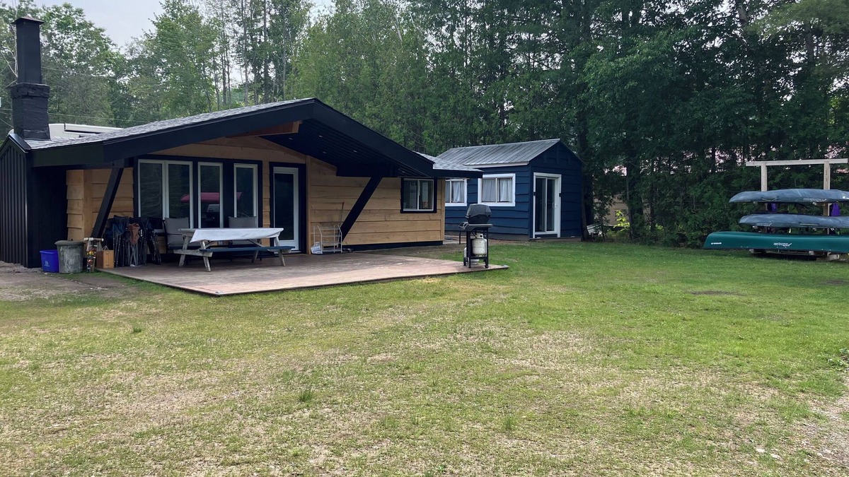 Algoma District Cottage | Whispering Pines Cottage