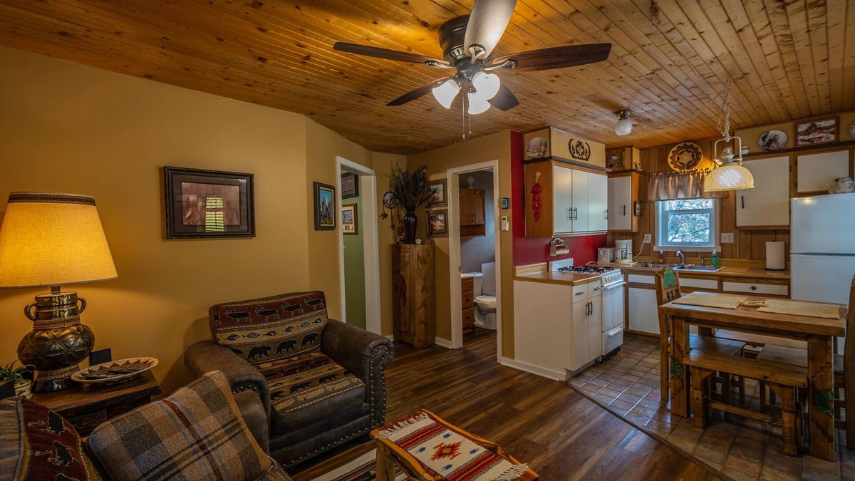 Ruidoso Cabin | Whispering Pines Cabin with Hot Tub in Ruidoso