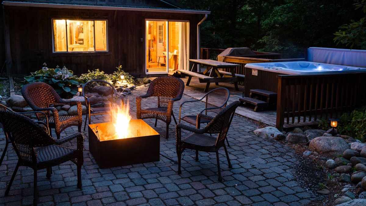 Butler Cabin | Whispering Pines CabinHot Tub, Gas Fireplace, Free Wi-Fi, Fire Pit, Master Suite