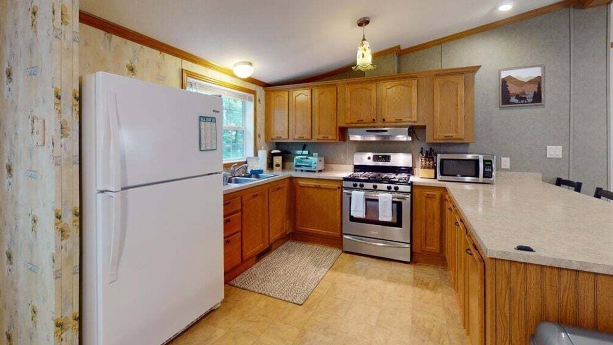 Brandon House | Whispering Pines – Enjoy wildlife in this charming, well-kept home, perfect for a relaxing retreat