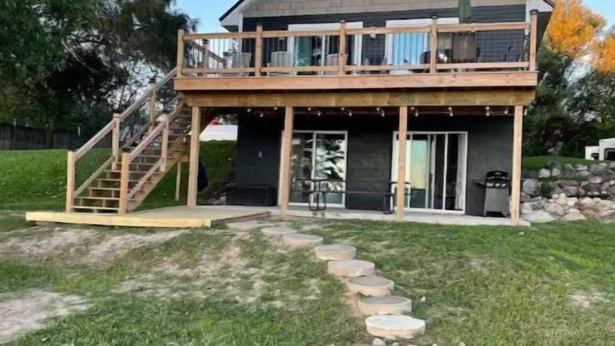 Gladwin House | Whispering Pines Lake House