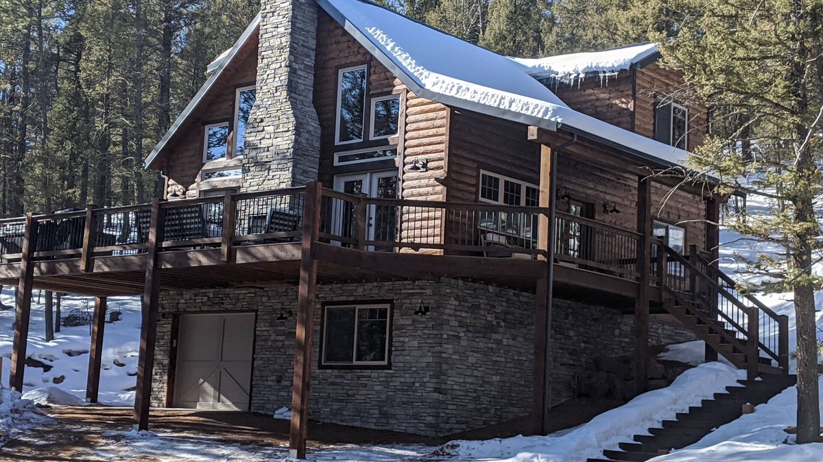 Florissant House | Whispering Pines - LUXURY Cabin-Hot Tub, Fireplace, Huge Deck, Pool Tbl, 6 Acres