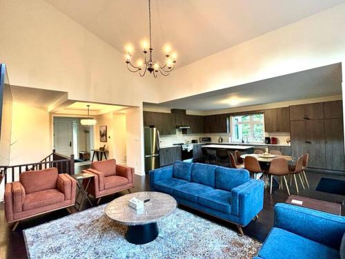 Lake of Bays Villa | Whispering Pines Muskoka 3BR 3 Ensuite Baths