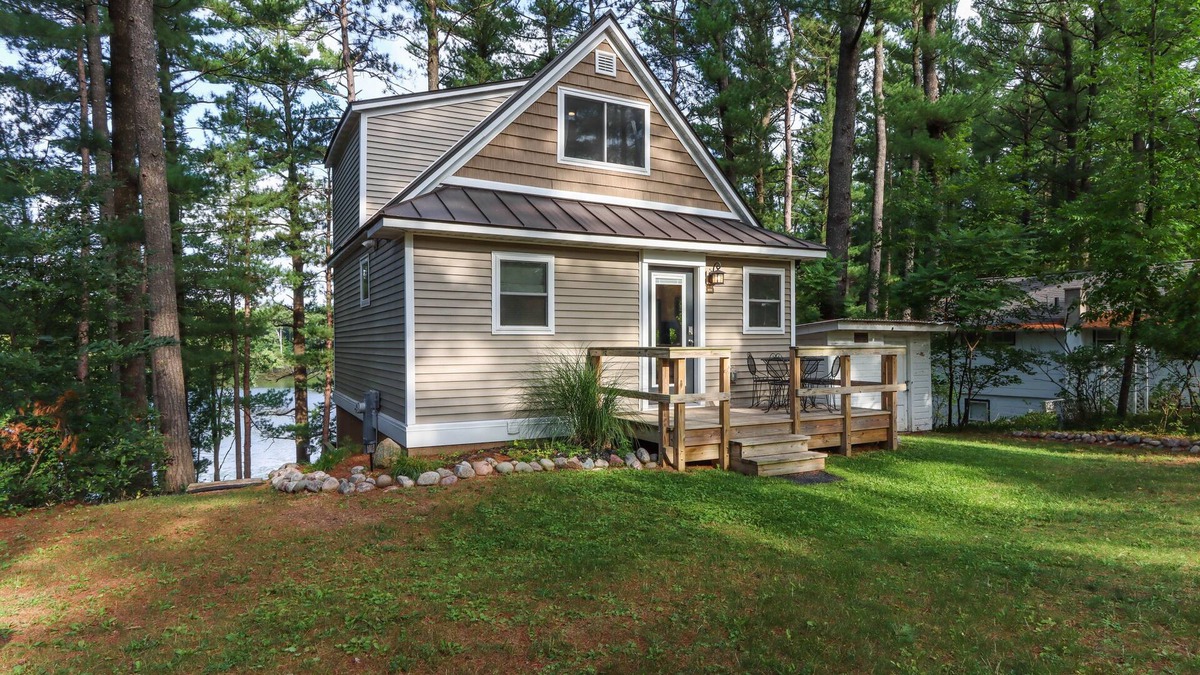 Waupaca Cabin | Whispering Pines on the Lake