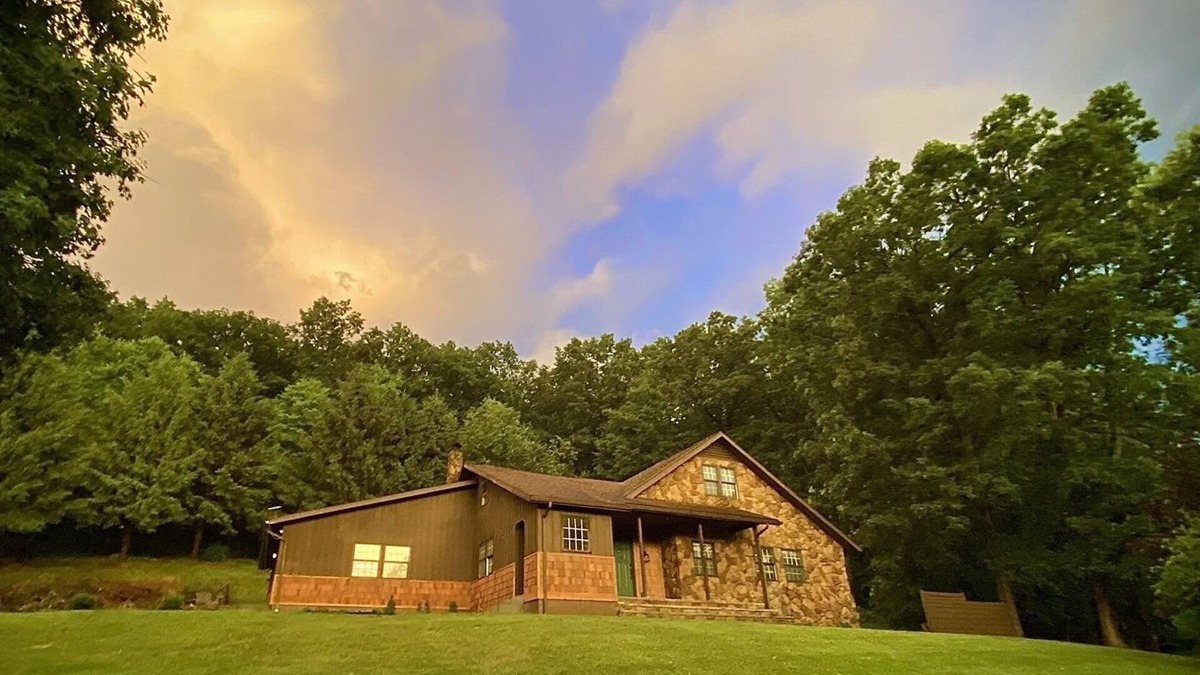 Bedford House | Whispering Pines Retreat-Newly Renovated Countryside Home
