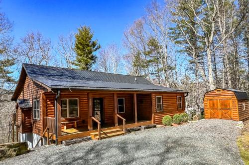 Fleetwood House | Whispering Pines Retreat