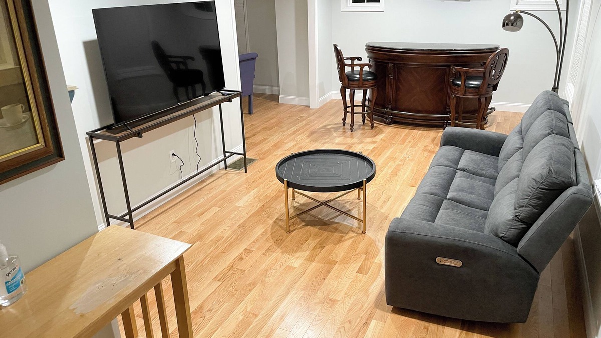 Kingston House | Whispering Pines | Spacious, Pet-Friendly NH Retreat
