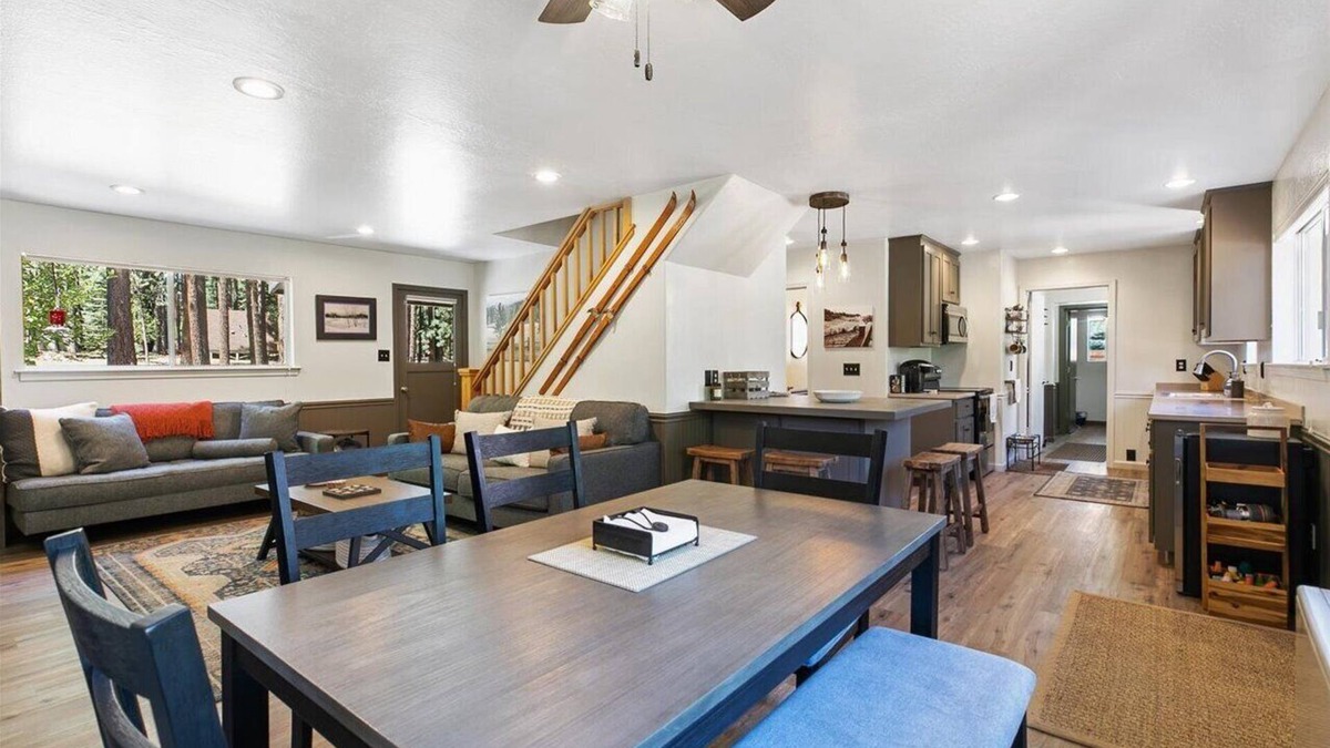 Plumas Eureka Estates Cabin | "Whispering Pines" Family Retreat - By the Feather River in Graeagle