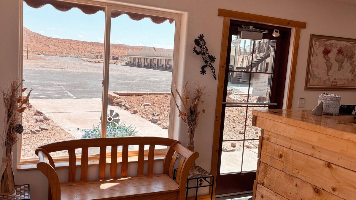 Hanksville Hotel | Whispering Sands Motel