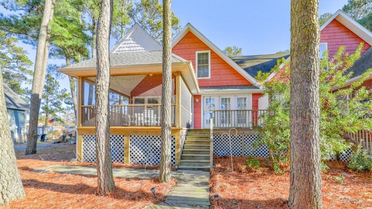 Chincoteague House | Whispering Pines on Chincoteague - Dog Friendly!