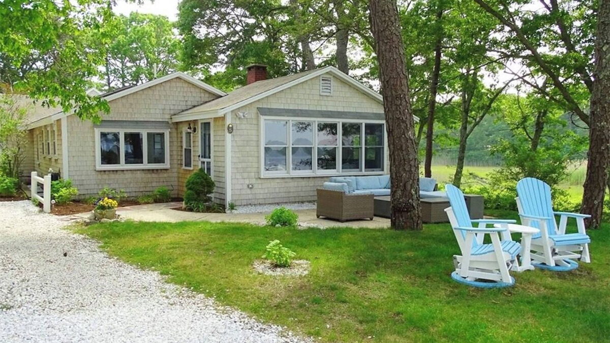 West Dennis House | Whispering Waters: 005-D Waterfront, Private Beach, Kayaks, SUPs