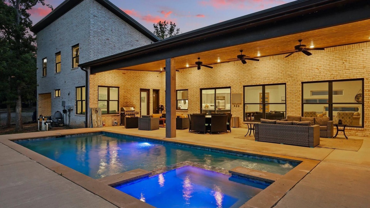 Malakoff House | Whispering Waters: Lake Front- Pool & Hot Tub